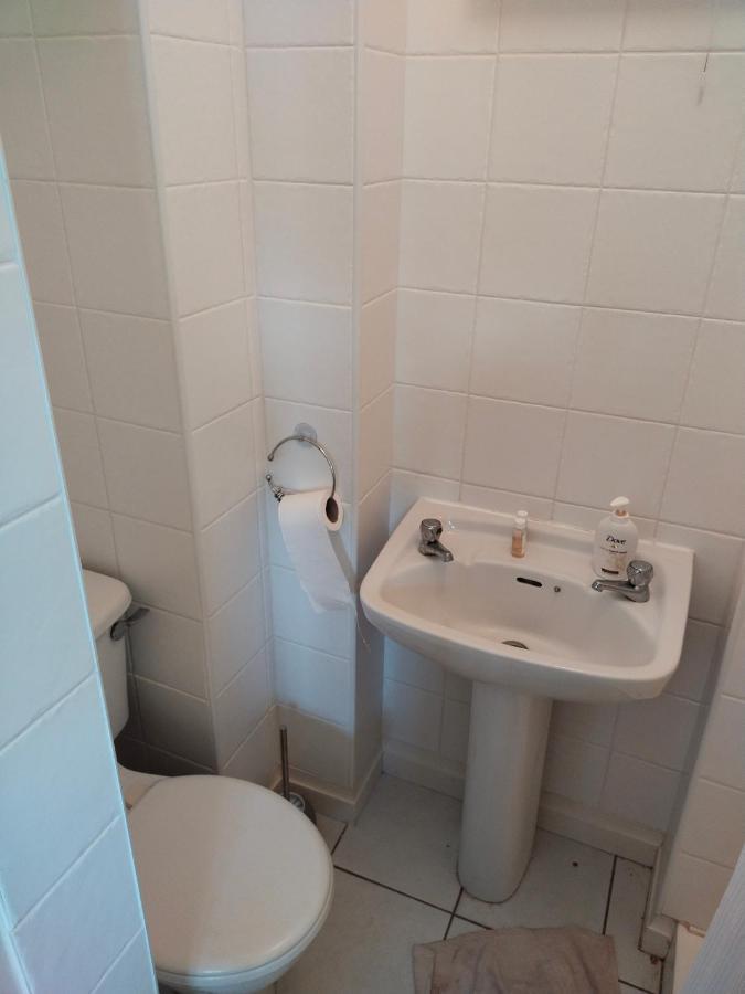 Crescent Apartments Homestay Корк Экстерьер фото