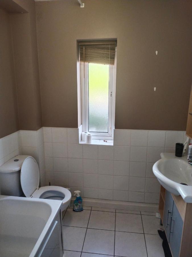 Crescent Apartments Homestay Корк Экстерьер фото