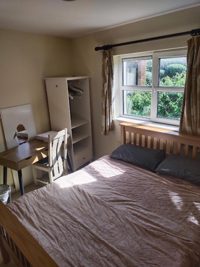 Crescent Apartments Homestay Корк Экстерьер фото