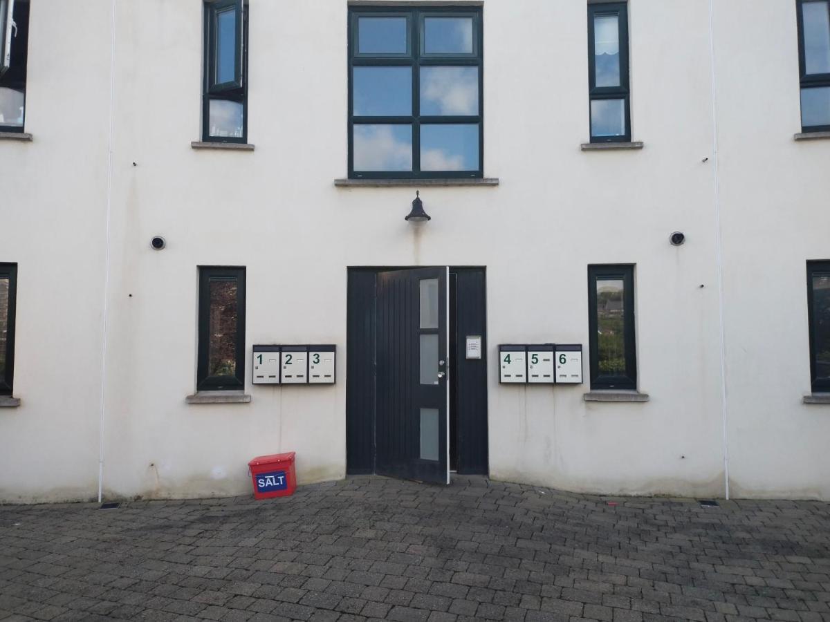 Crescent Apartments Homestay Корк Экстерьер фото